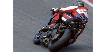 Первые тесты DUCATI V4 Superbike: шпионское фото байка