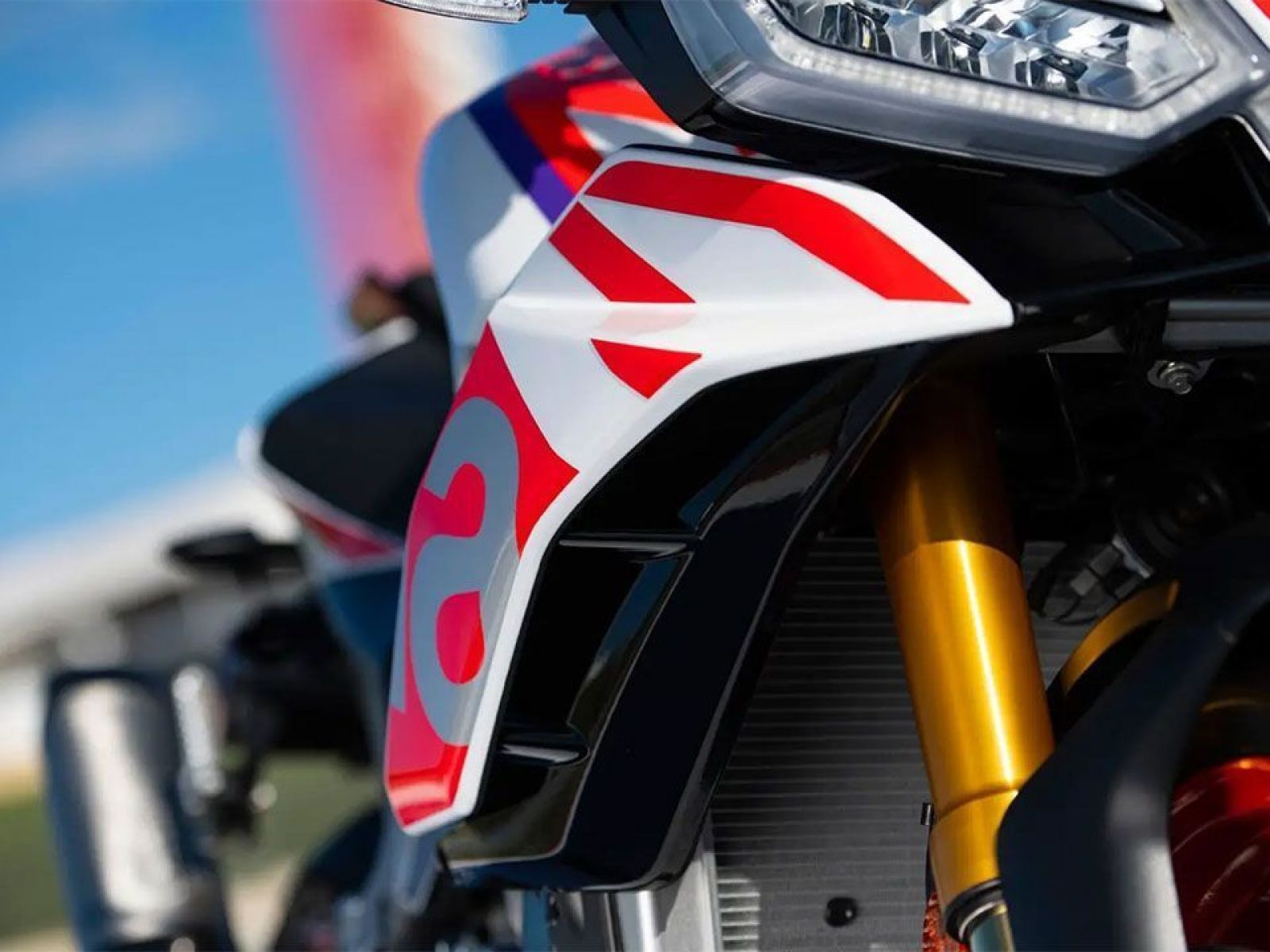 Мотоцикл APRILIA RSV 4 1000 Factory (White Speed) 2024