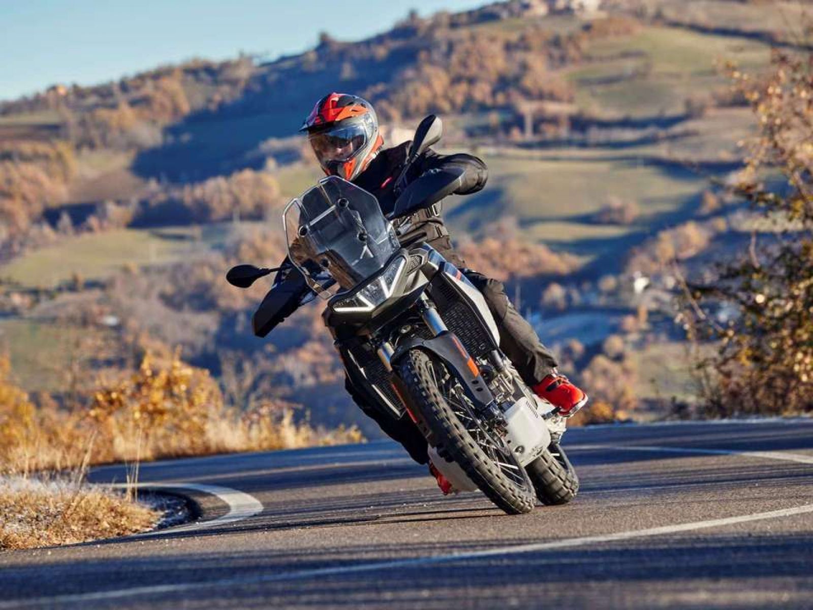 Мотоцикл APRILIA TUAREG 660 (CANYON SAND) 2024