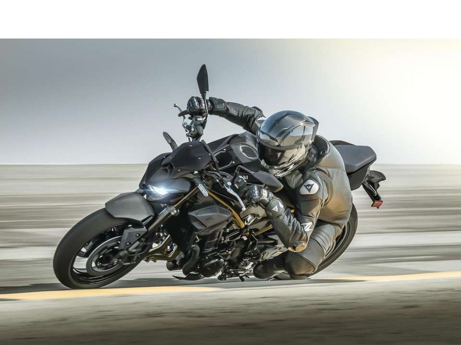 Мотоцикл Z900 (Ebony/Grey) 2026