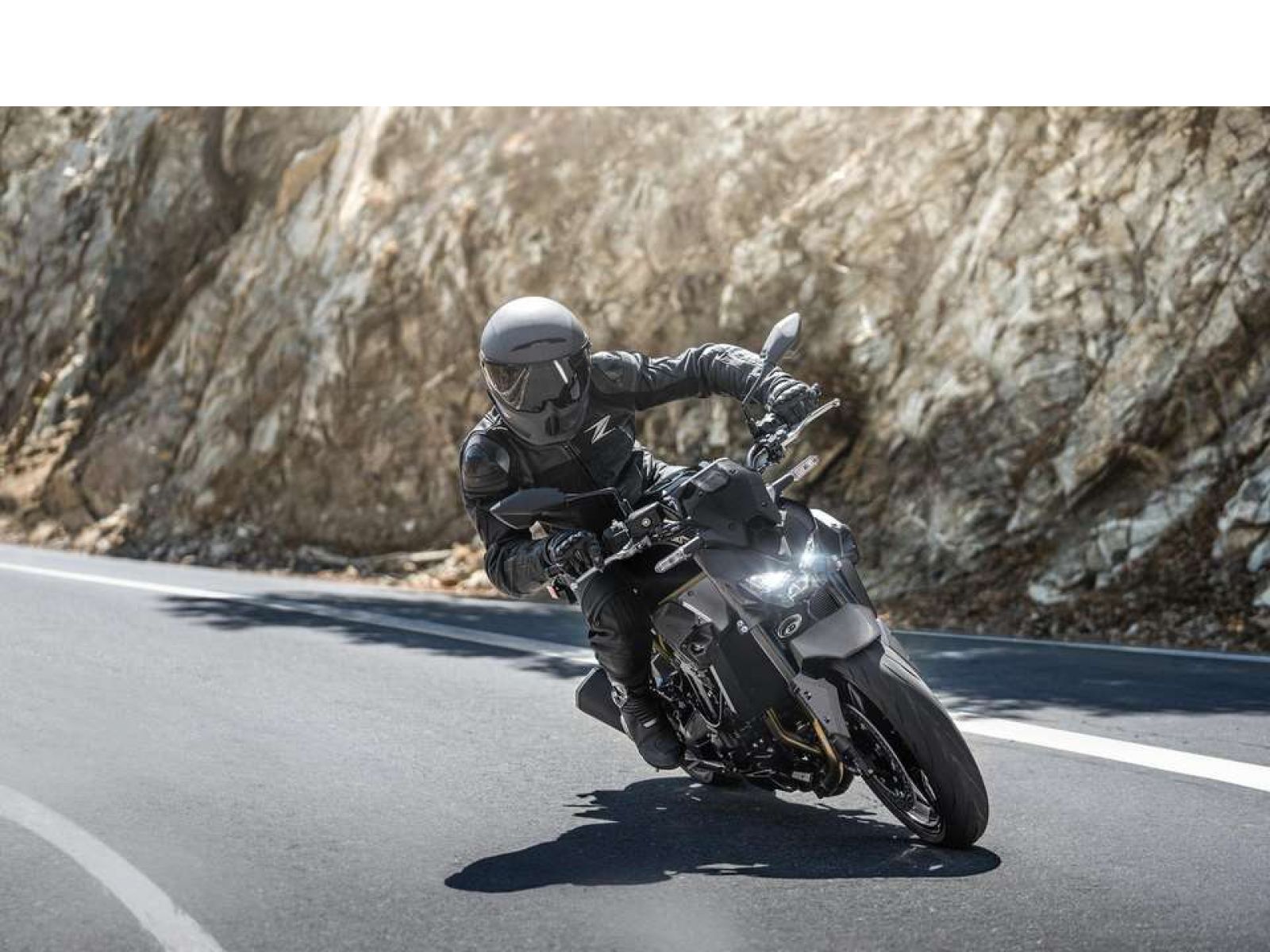 Мотоцикл Z900 (Ebony/Grey) 2026