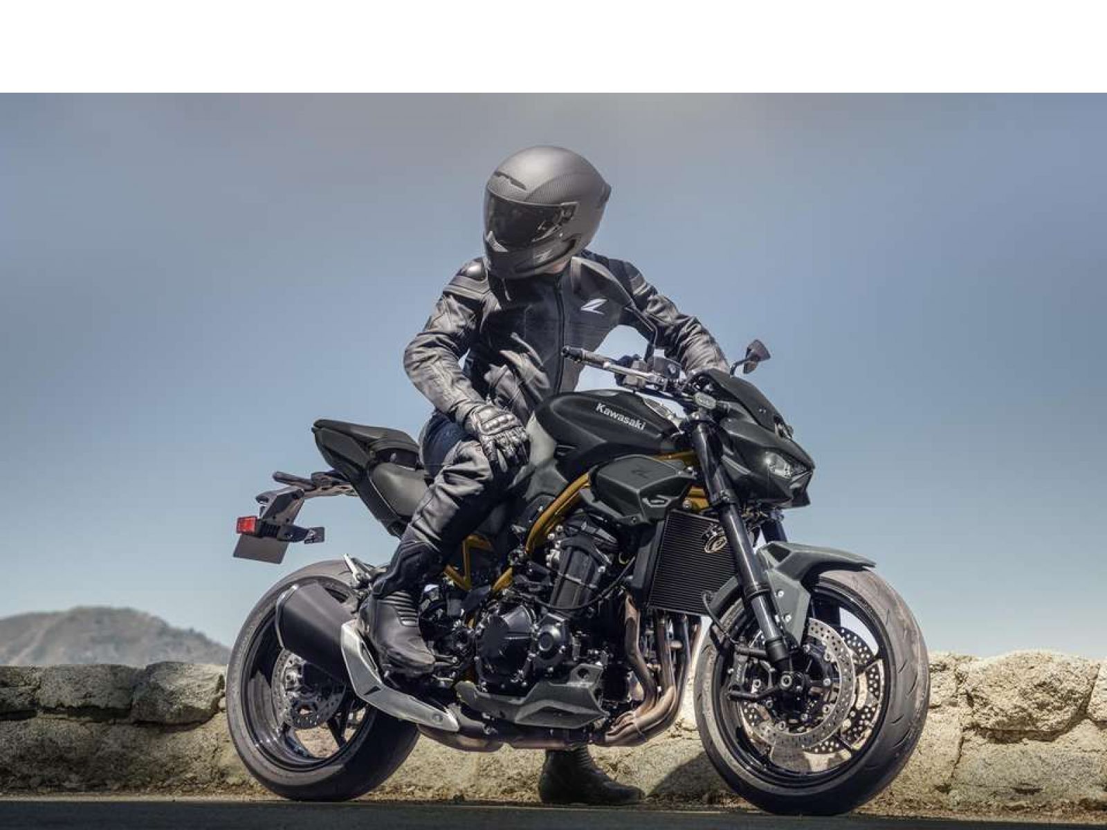 Мотоцикл Z900 (Ebony/Grey) 2026