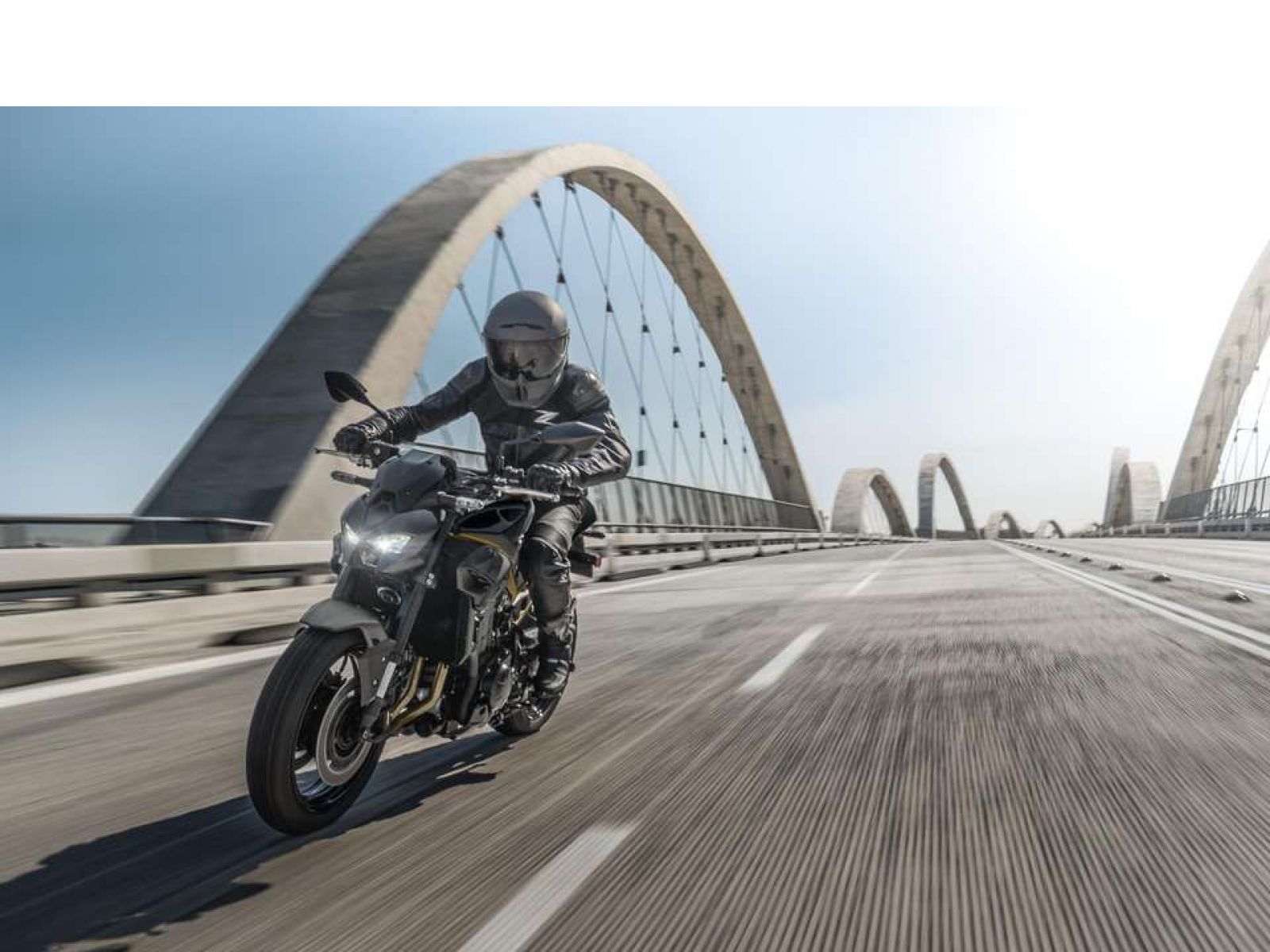 Мотоцикл Z900 (Ebony/Grey) 2026