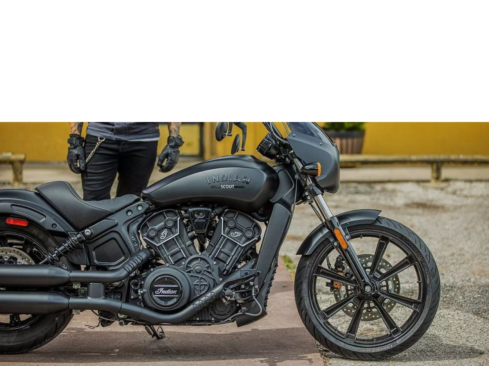 Мотоцикл Indian SCOUT ROGUE (Black Azure Crystal)