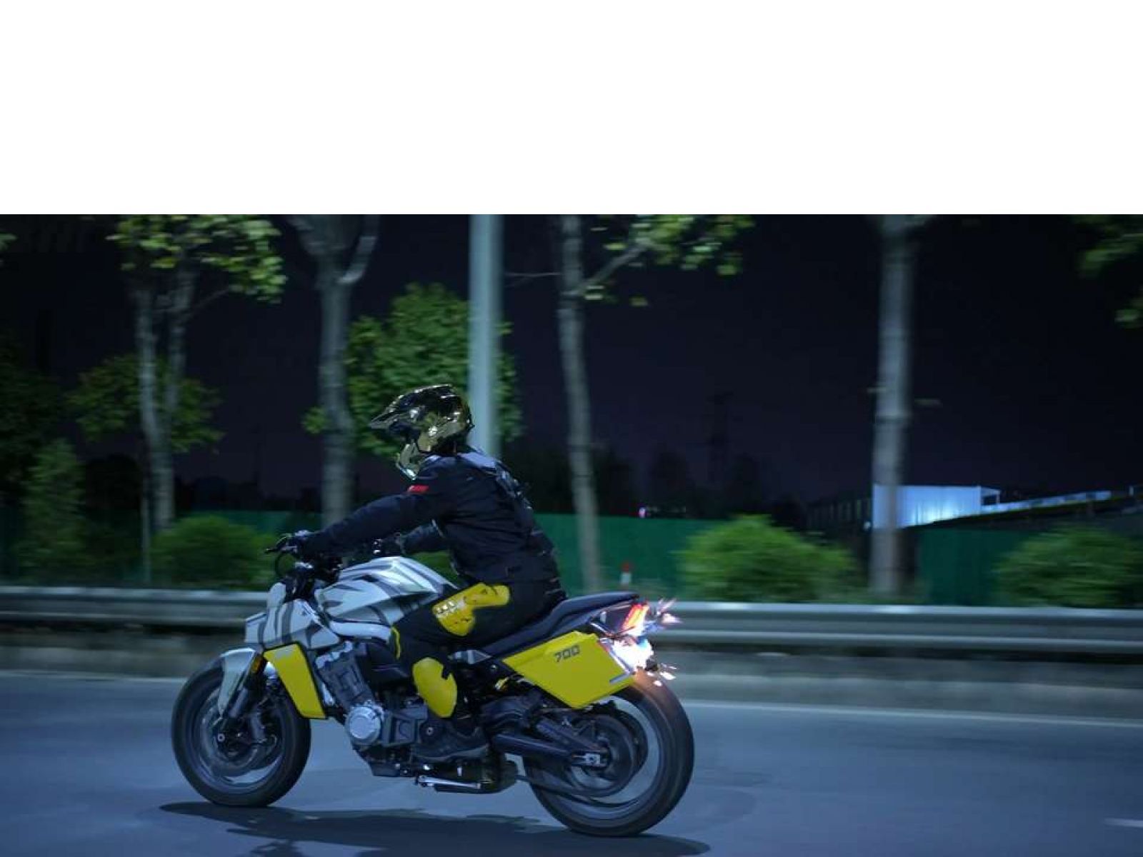 Круизер BENDA LFS 700 ABS (BD-LFS700) (BLACK) 2025