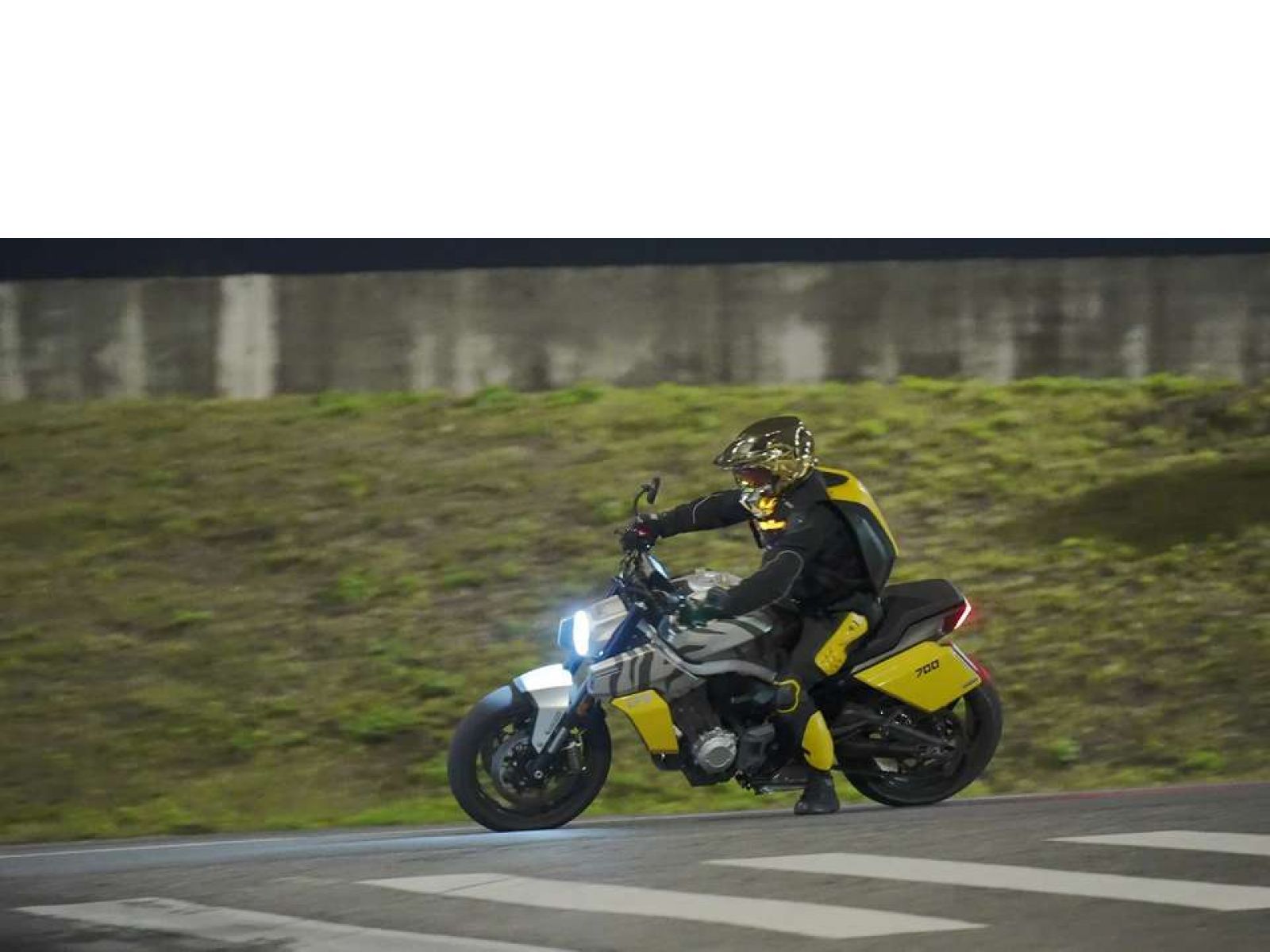 Круизер BENDA LFS 700 ABS (BD-LFS700) (BLACK) 2025