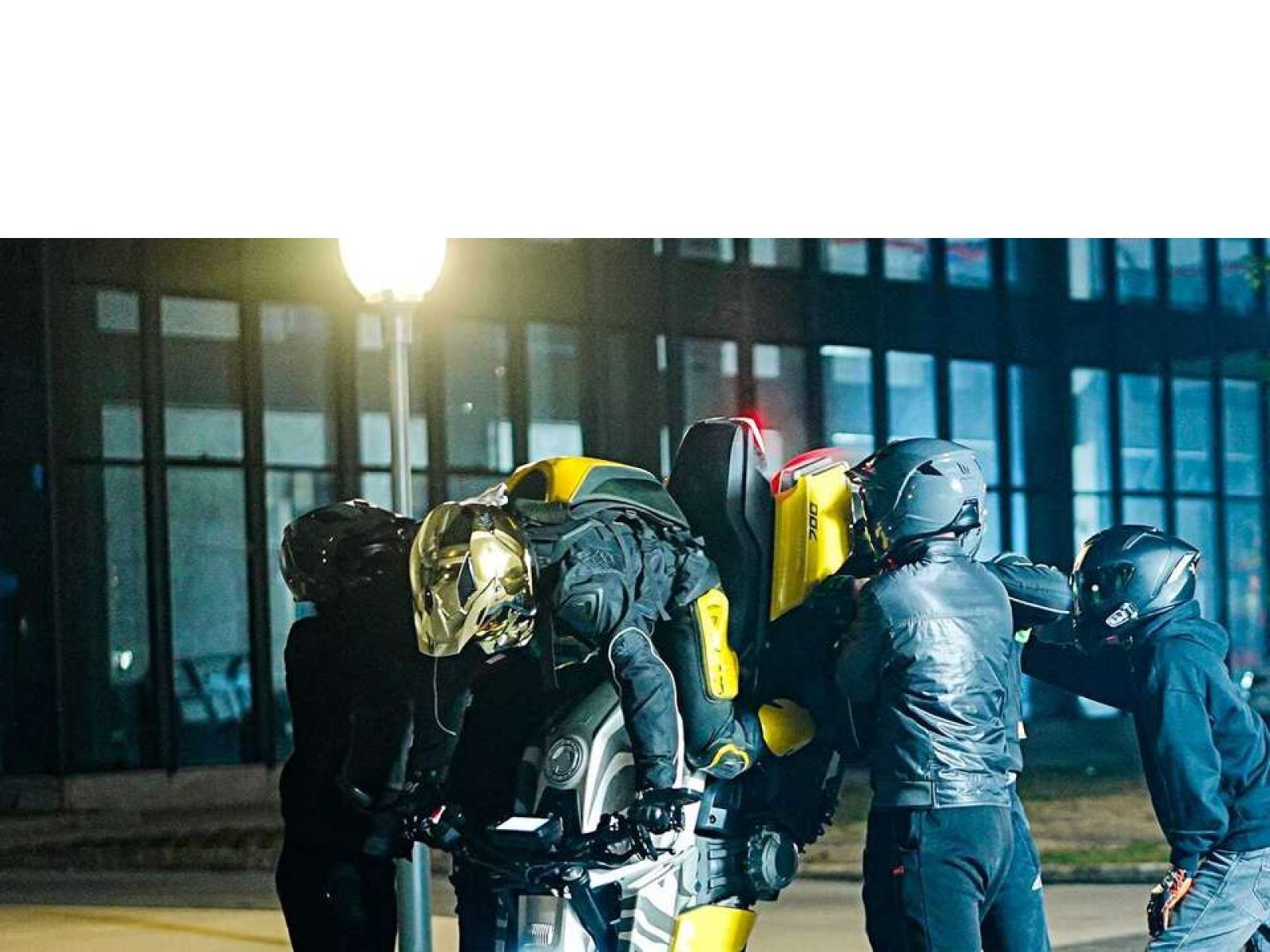 Круизер BENDA LFS 700 ABS (BD-LFS700) (BLACK) 2025