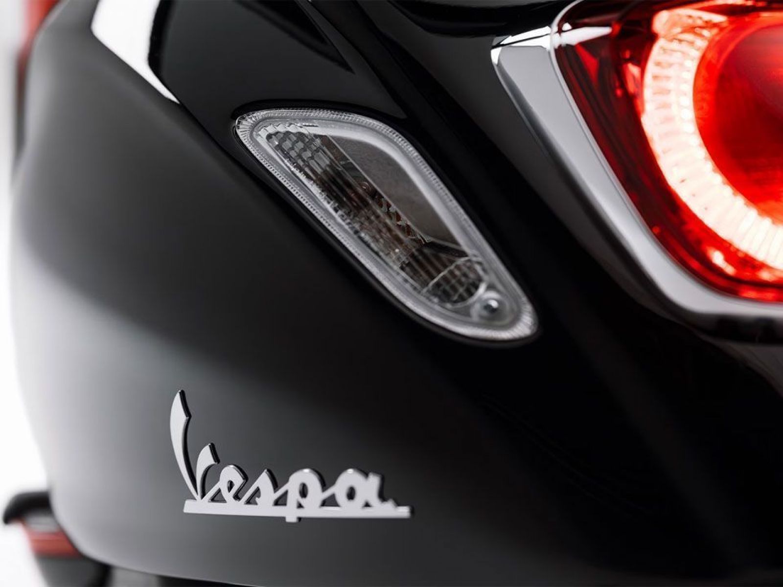 Скутер VESPA Primavera 50 Disney Mickey Mouse Edition (Black Red) 2023