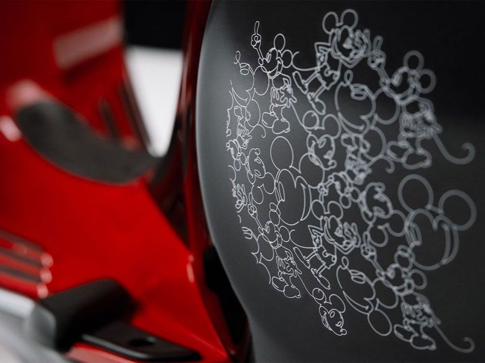 Скутер VESPA Primavera 50 Disney Mickey Mouse Edition (Black Red) 2023