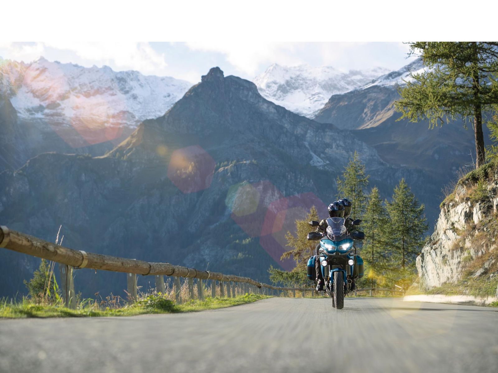 Мотоцикл Kawasaki Versys 650 (Metallic Deep Blue / Metallic Diablo Black) 2026