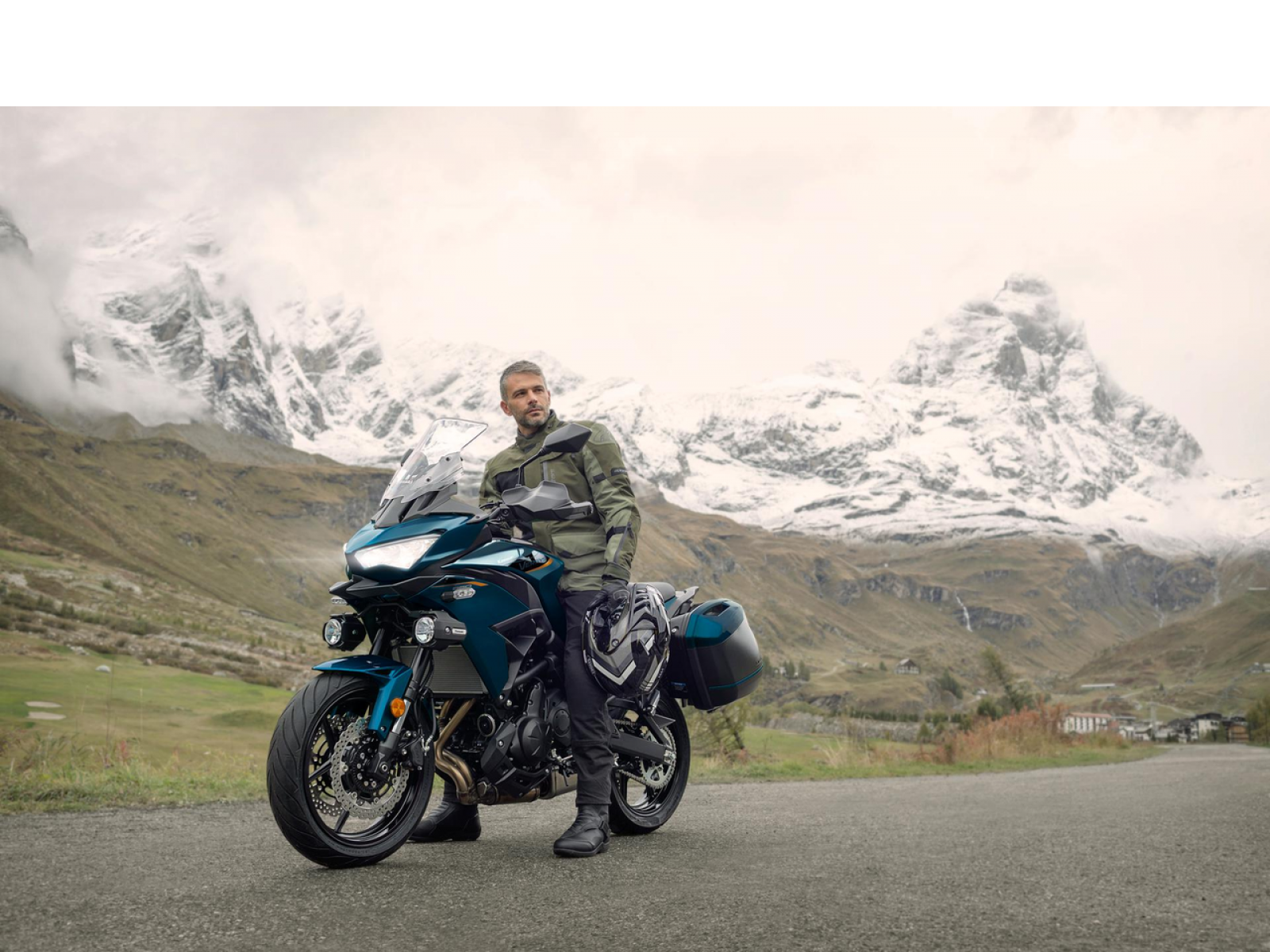 Мотоцикл Kawasaki Versys 650 (Metallic Deep Blue / Metallic Diablo Black) 2026