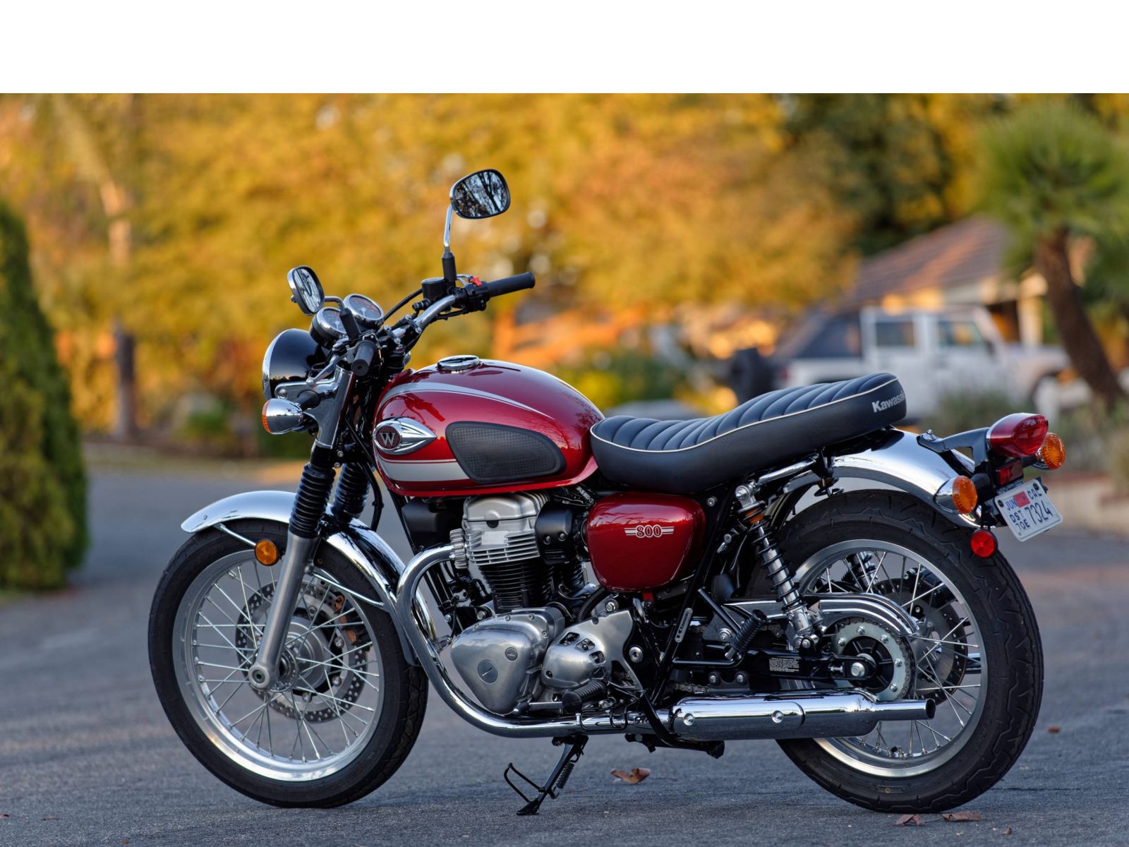 Мотоцикл KAWASAKI W800 (black red) 2024