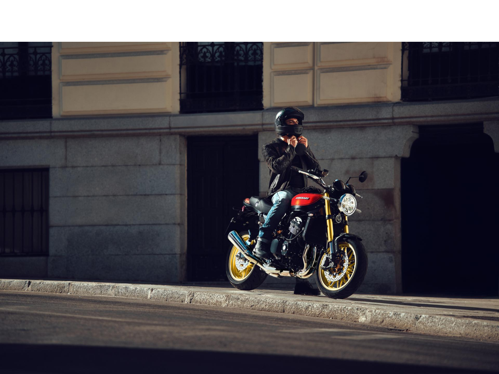 Мотоцикл KAWASAKI Z900 RS SE (Metallic Spark Black) 2026