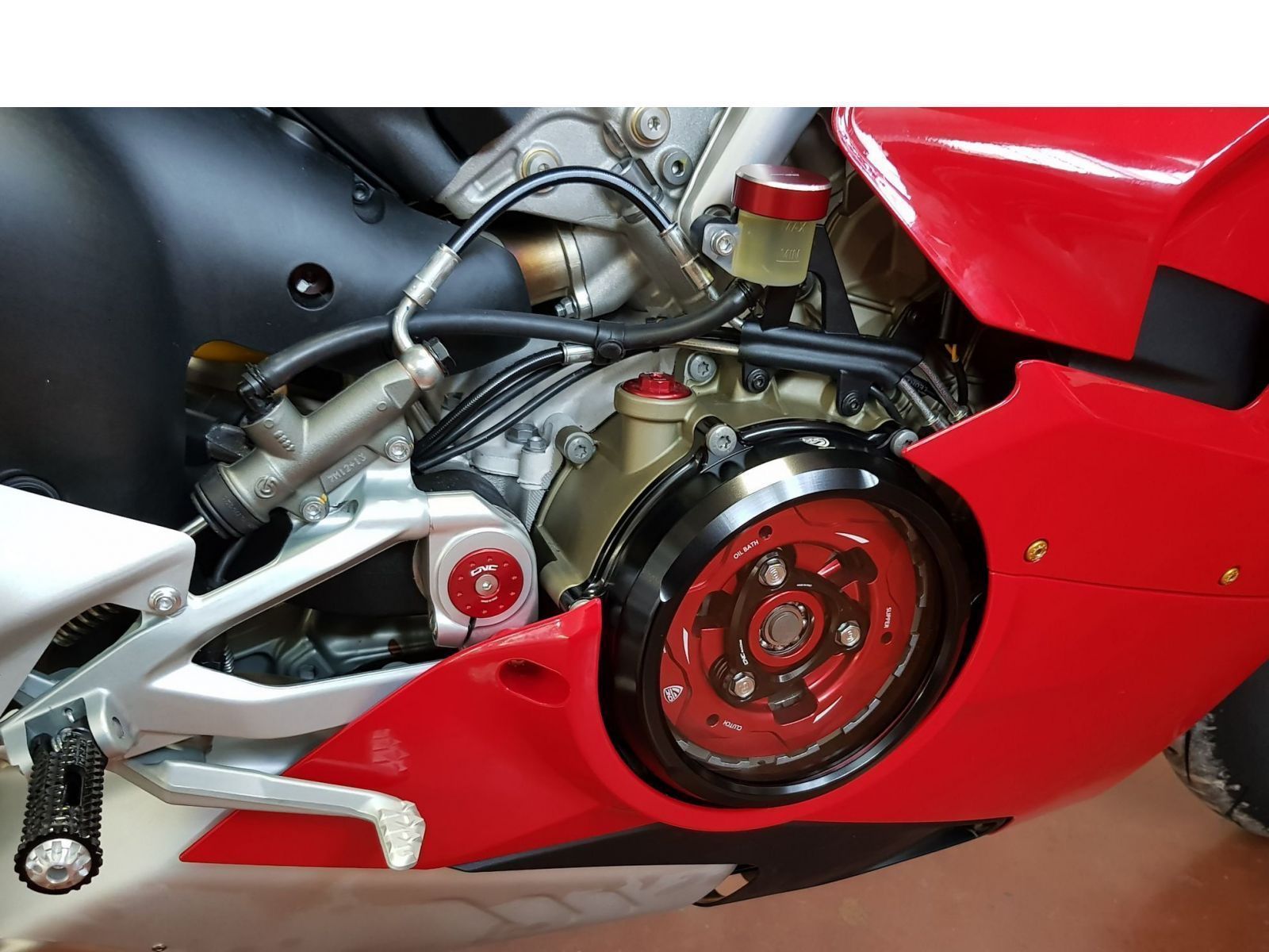 Крышка сцепления прозрачная CNC RACING CA210B Black для Ducati Panigale V4 18-20