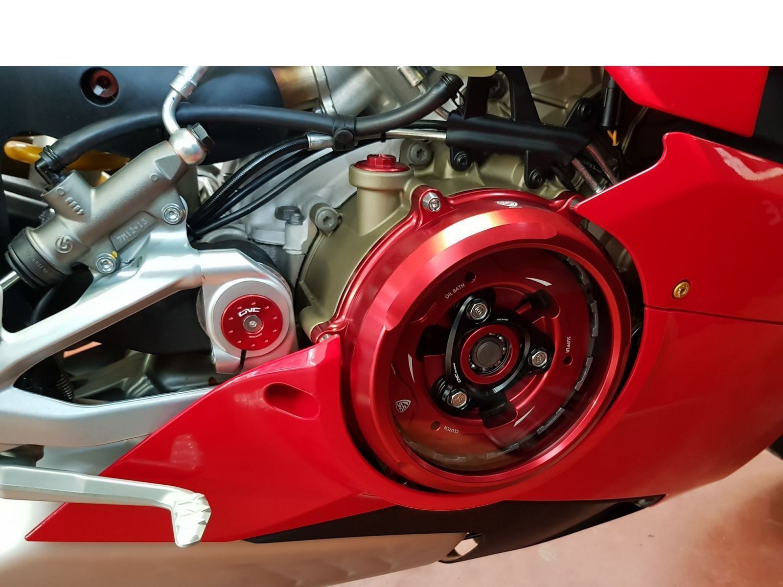 Крышка сцепления прозрачная CNC Racing для Panigale V4