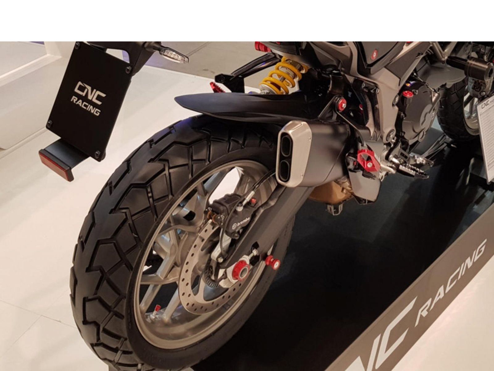 Гайка задней оси CNC Racing, черная