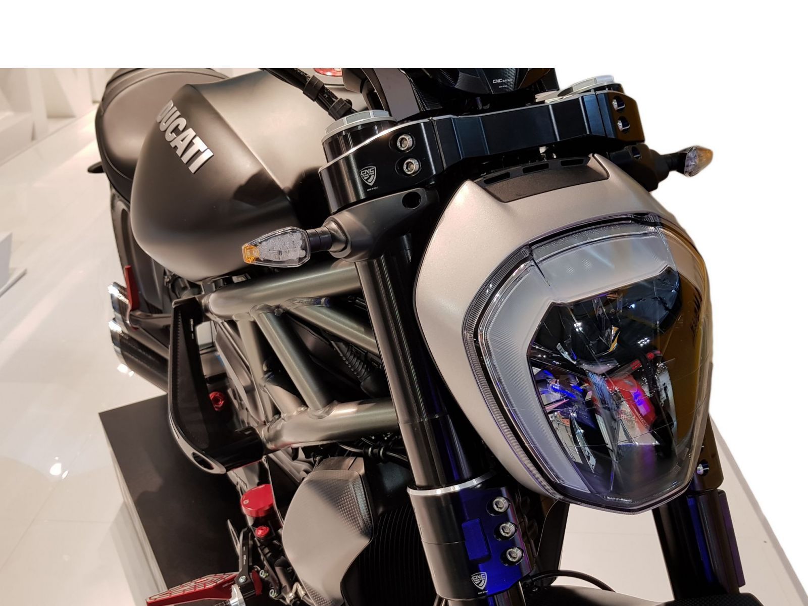 Траверса нижняя CNC RACING PSB09BS Black/Silver для Ducati XDiavel 16-20