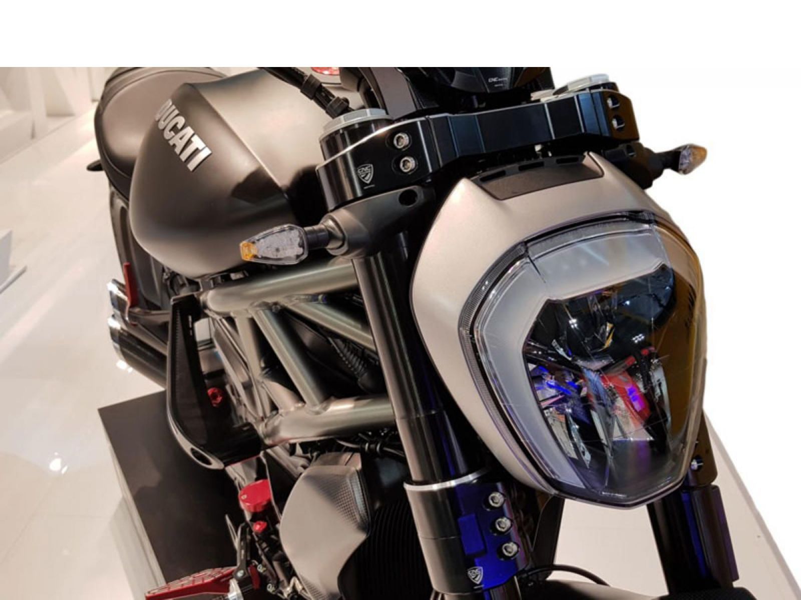 Траверса верхняя CNC RACING PST10BS Black/Silver для Ducati XDiavel 16-20