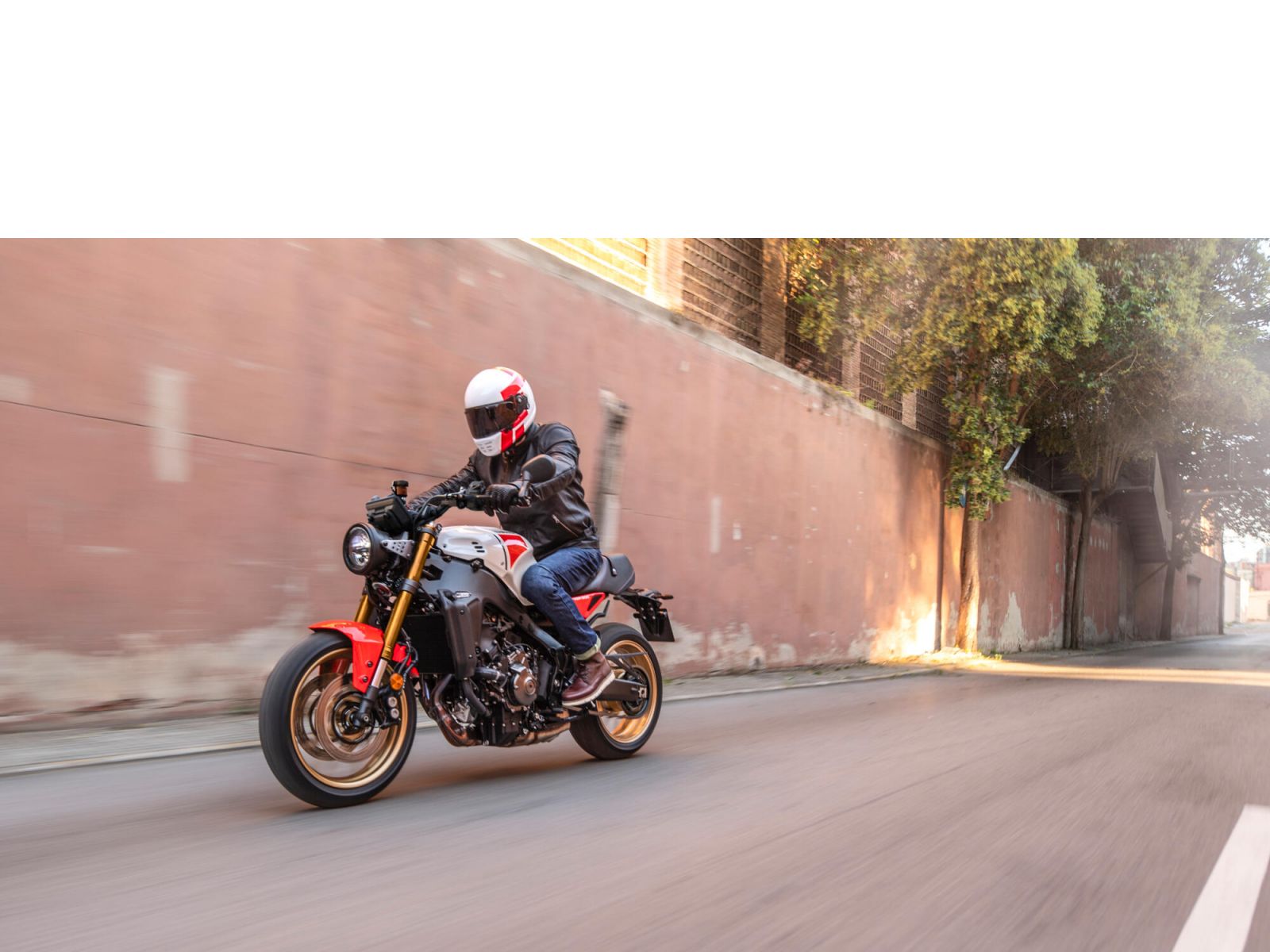 Мотоцикл YAMAHA XSR900 (Legend Red) 2026