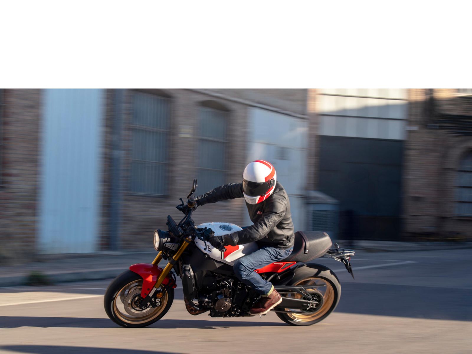 Мотоцикл YAMAHA XSR900 (Legend Red) 2026