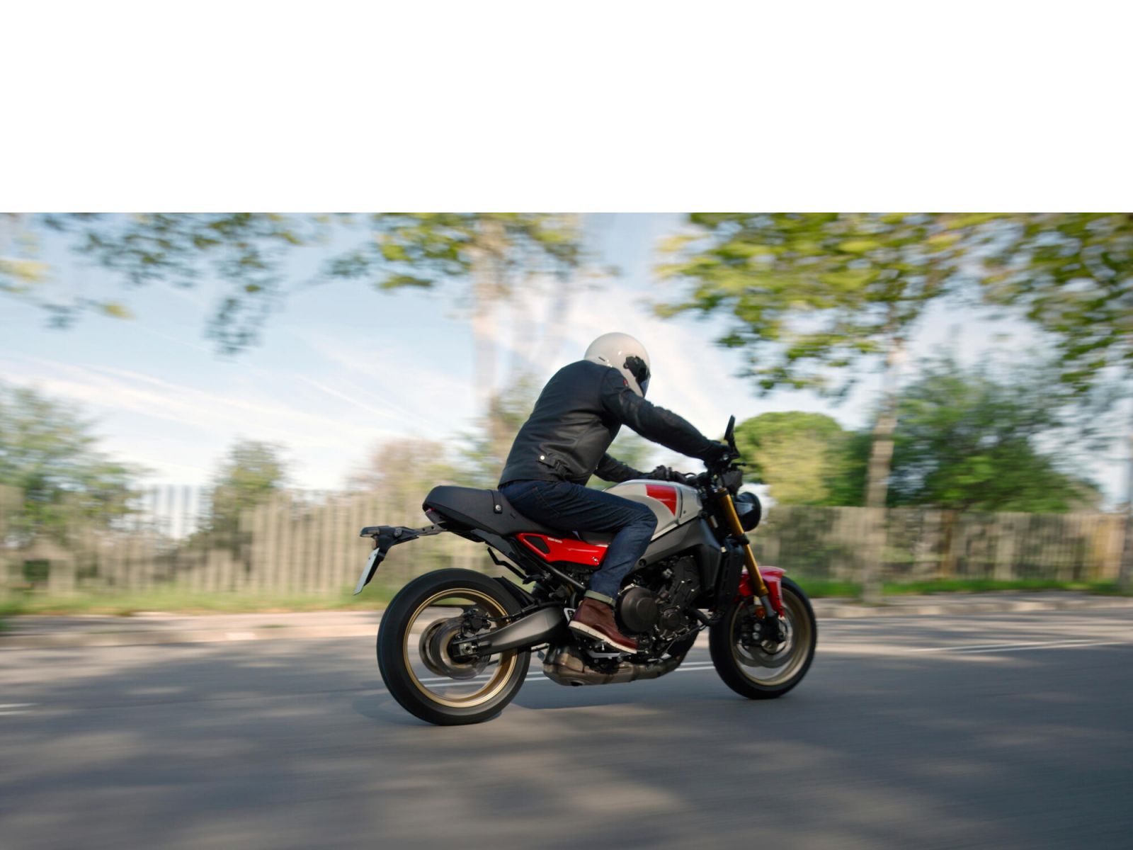 Мотоцикл YAMAHA XSR900 (Legend Red) 2026