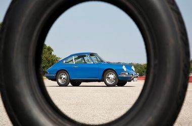 Компания Pirelli стала официальным «шинным советником» FIVA — Международной федерации владельцев старинных авто