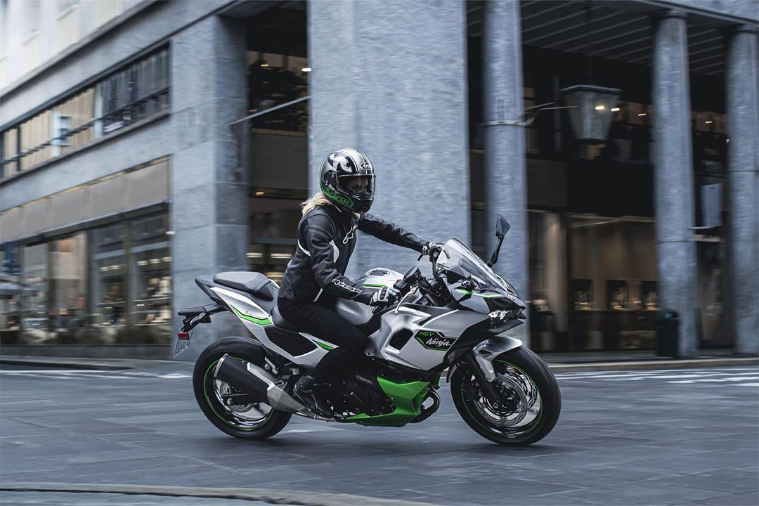 Линейка гибридных мотоциклов Kawasaki 2024